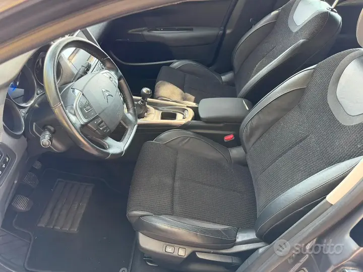 Citroen C4 2011 photo 4