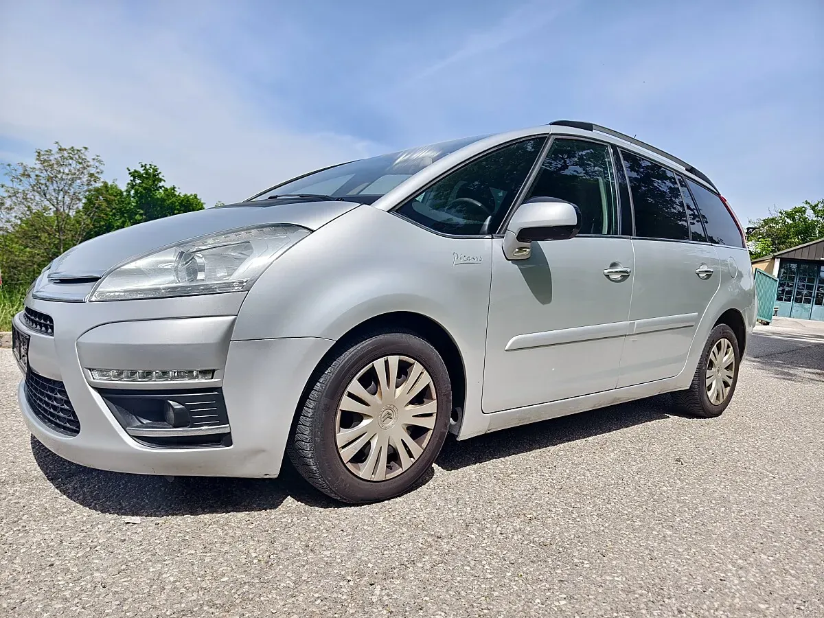 Citroen Grand C4 Picasso 2011 photo 2