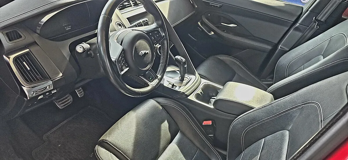 Jaguar E-Pace 2018 photo 2
