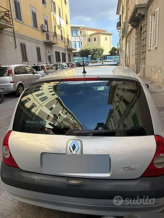 Renault Clio 2004 photo 2