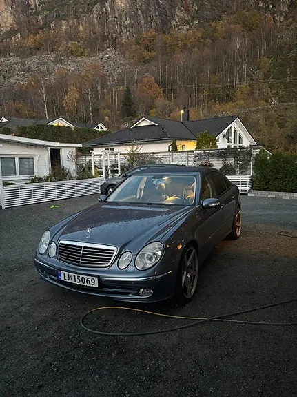 Mercedes-Benz E240