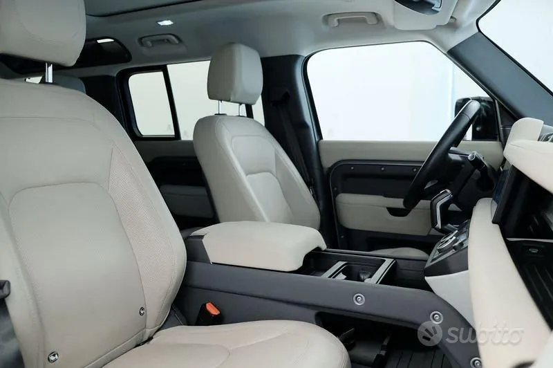 Land Rover Defender 2023 photo 3