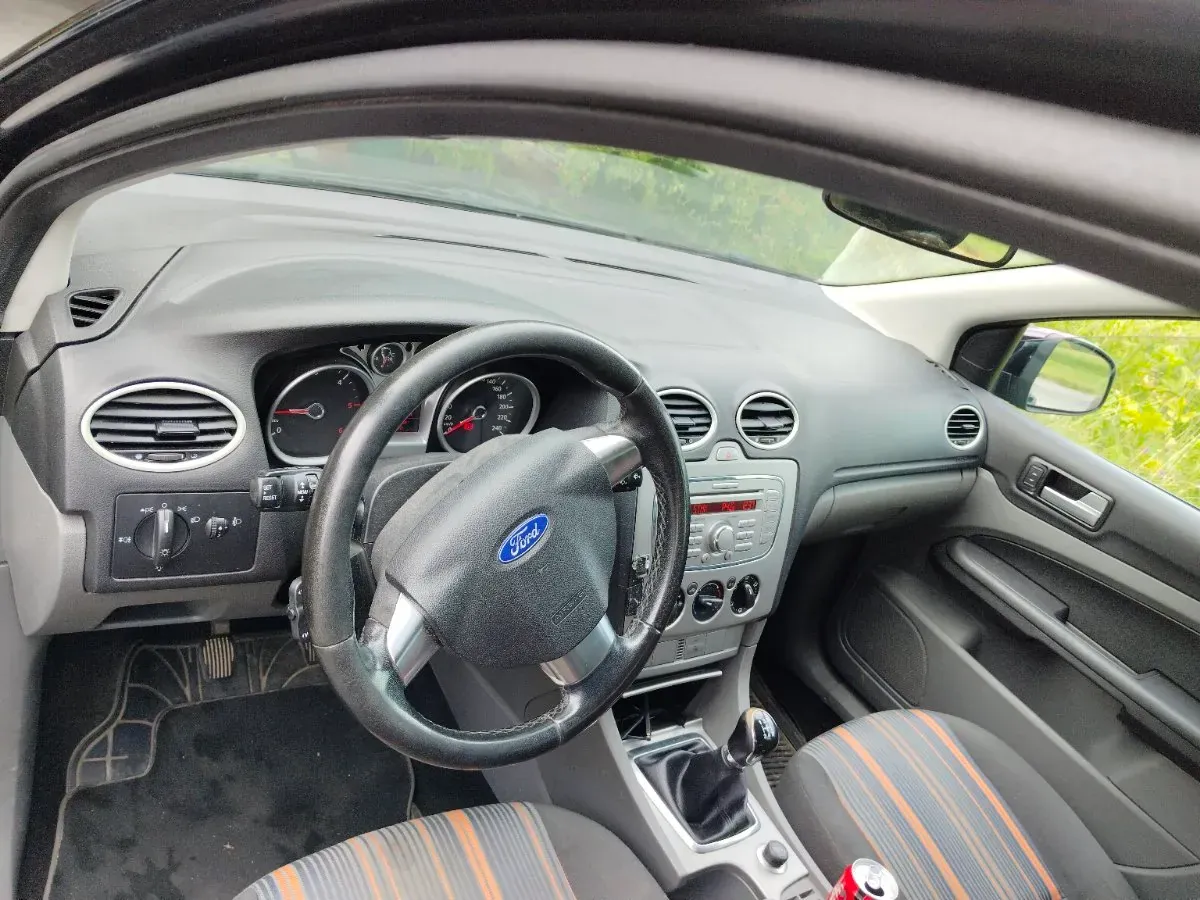 Ford Focus 2008 photo 2