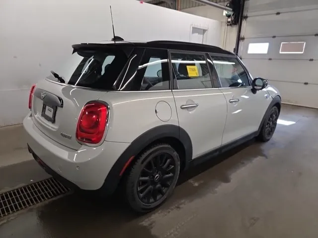 Mini 5 Door Cooperr 2021 photo 5