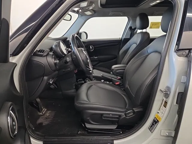 Mini 5 Door Cooperr 2021 photo 3
