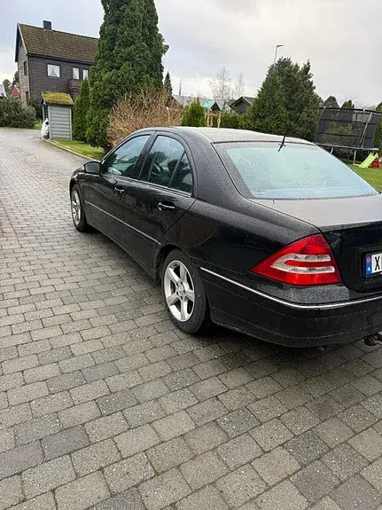 Mercedes-Benz C 200 D 2005 photo 4