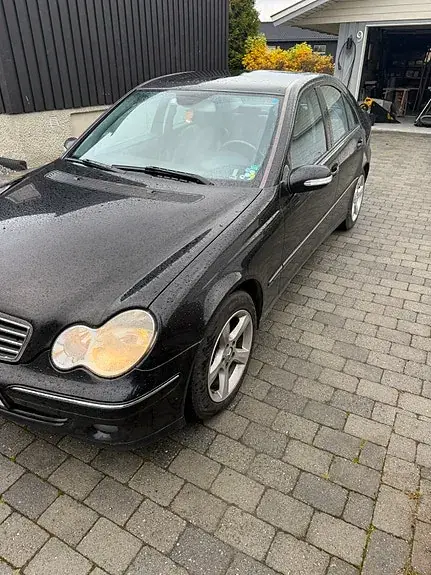 Mercedes-Benz C 200 D 2005 photo 3