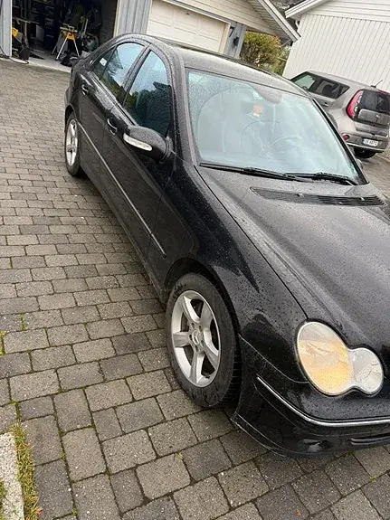 Mercedes-Benz C 200 D 2005 photo 2