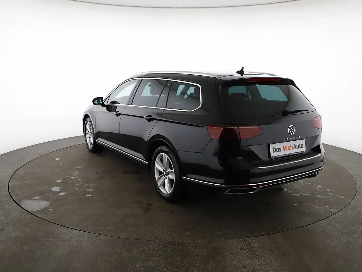 Volkswagen Passat 2022 photo 2