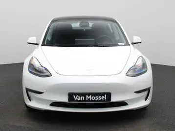Tesla Model 3 2022 photo 3