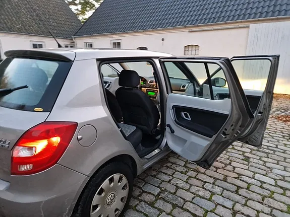 Skoda Fabia 2007 photo 3