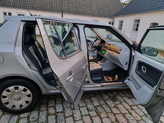Skoda Fabia 2007 photo 2
