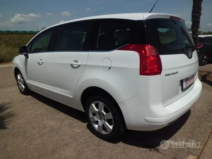 Peugeot 5008 2012 photo 5