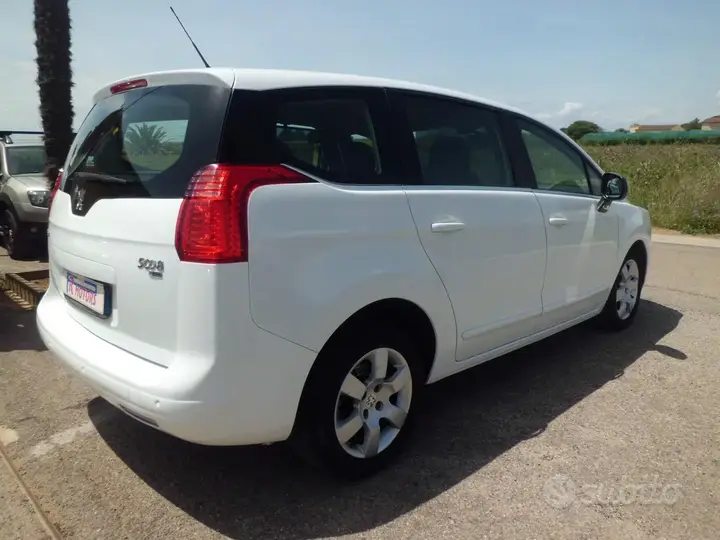 Peugeot 5008 2012 photo 4