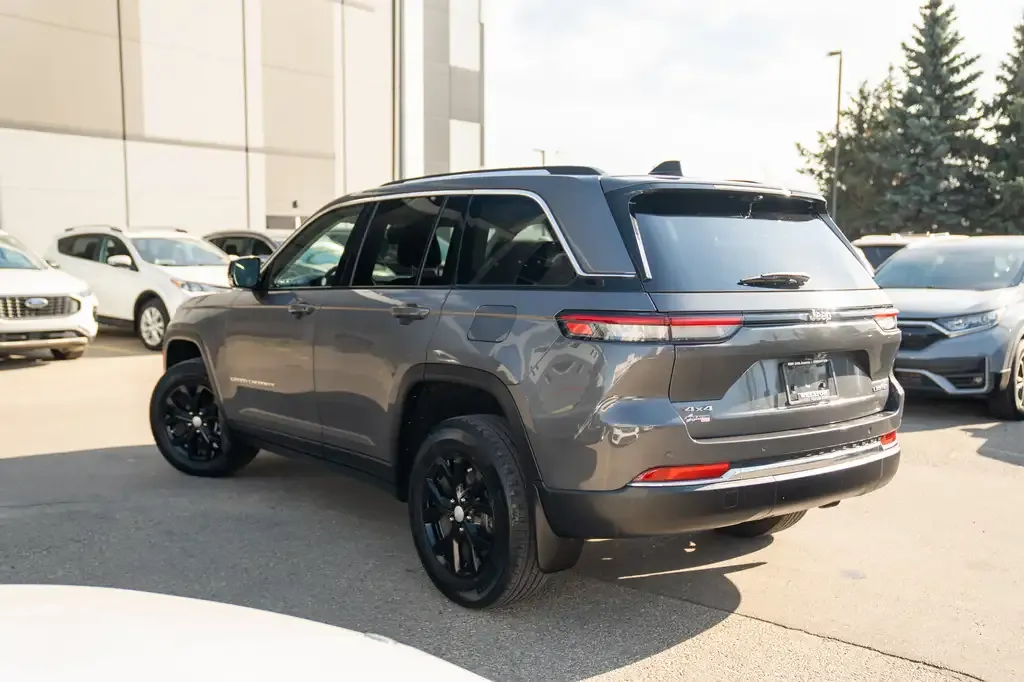 Jeep Grand Cherokee 2023 photo 3