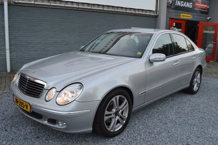 Mercedes-Benz E-Class 2002 photo 2