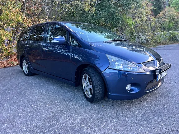 Mitsubishi Grandis 2004 photo 2