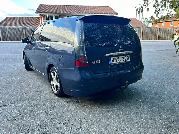 Mitsubishi Grandis 2004 photo 3
