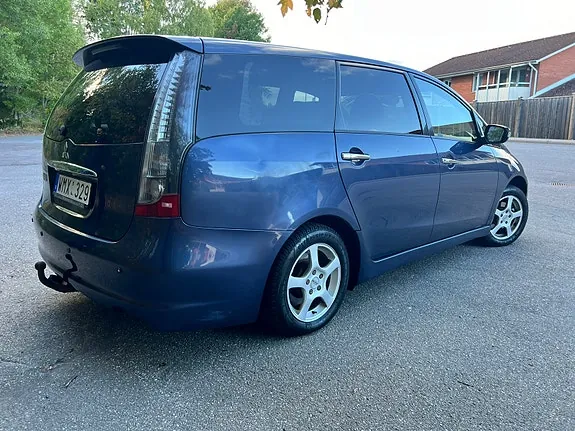 Mitsubishi Grandis 2004 photo 4