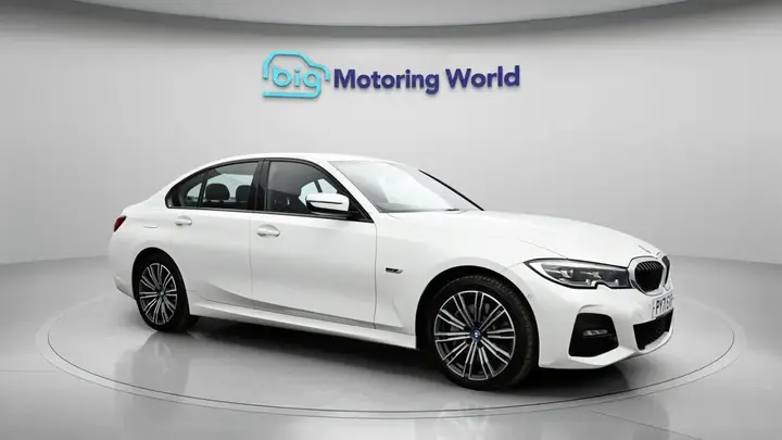 BMW 3 Series 2022 photo 2