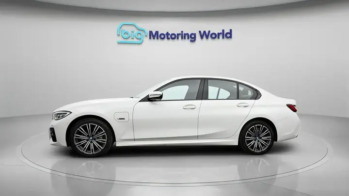 BMW 3 Series 2022 photo 5