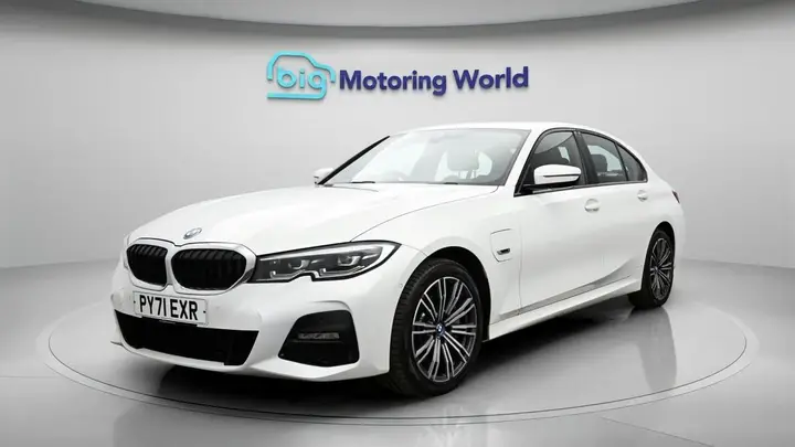 BMW 3 Series 2022 photo 4