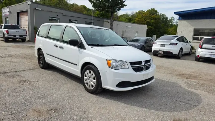 Dodge Grand Caravan 2017 photo 2