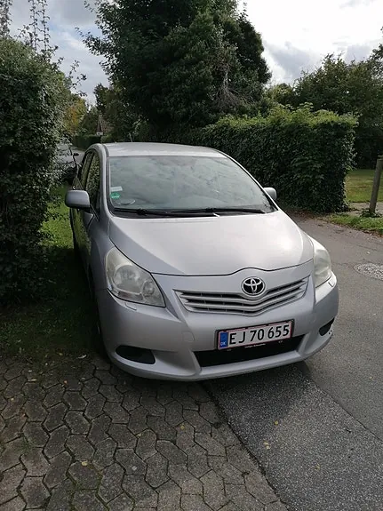 Toyota Verso 2011 photo 2