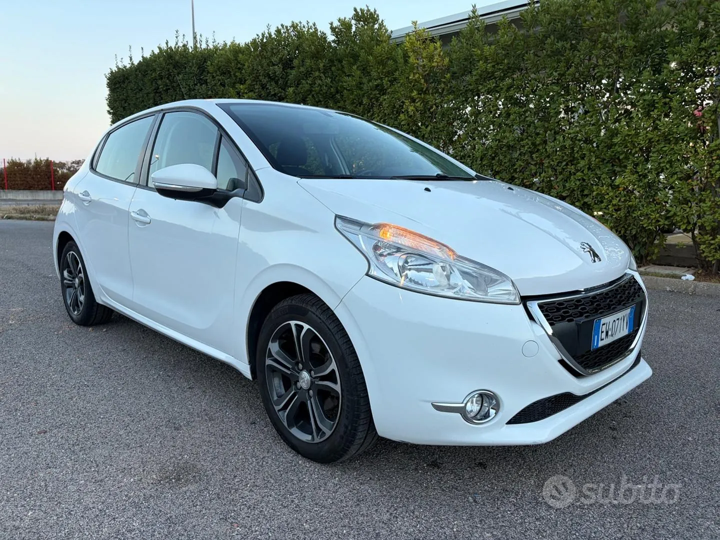 Peugeot 208