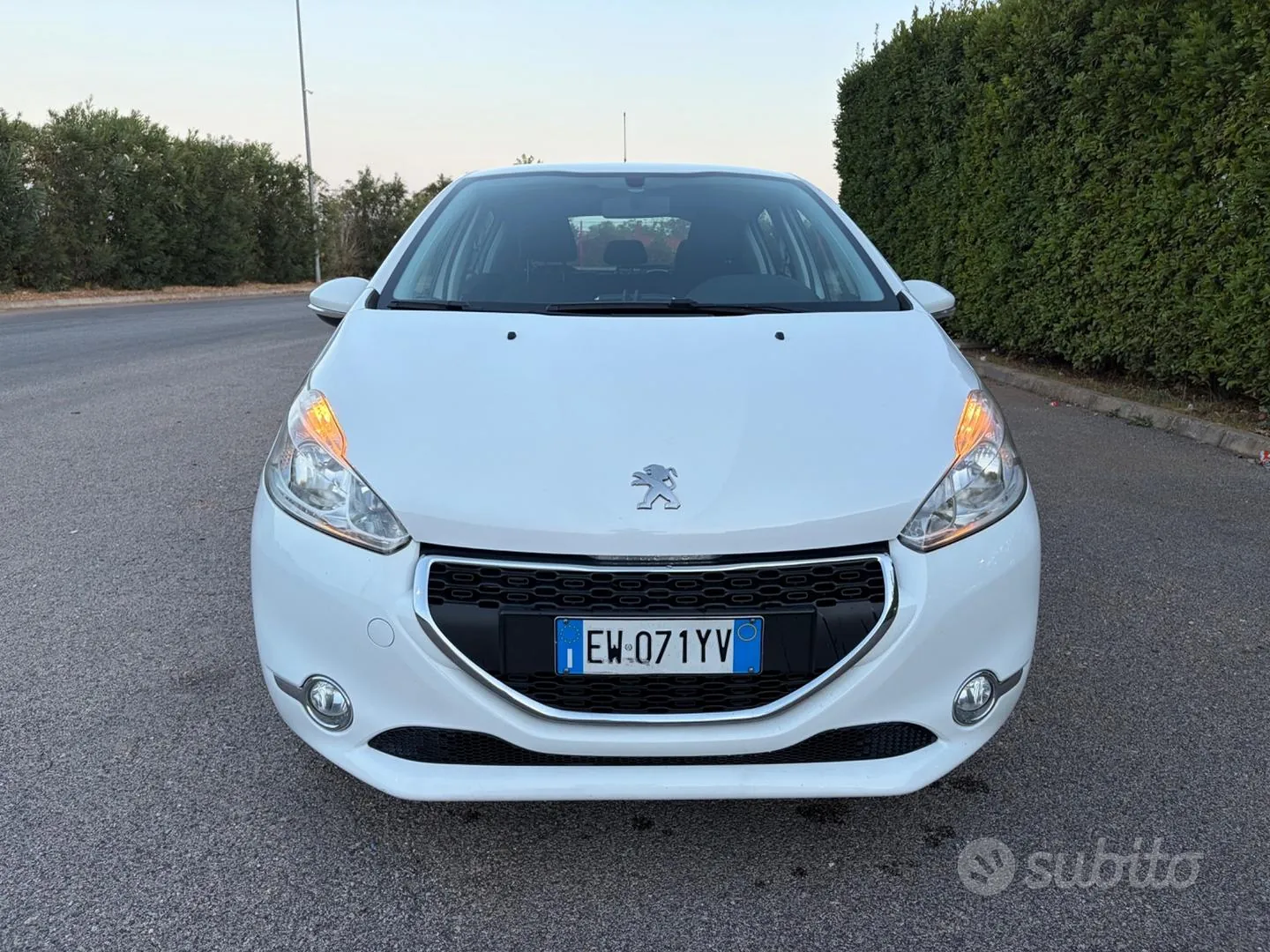 Peugeot 208 2014 photo 2