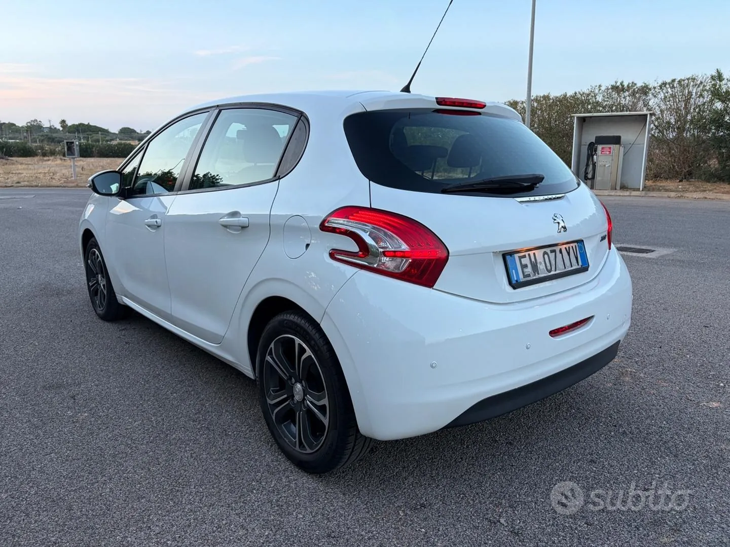 Peugeot 208 2014 photo 5