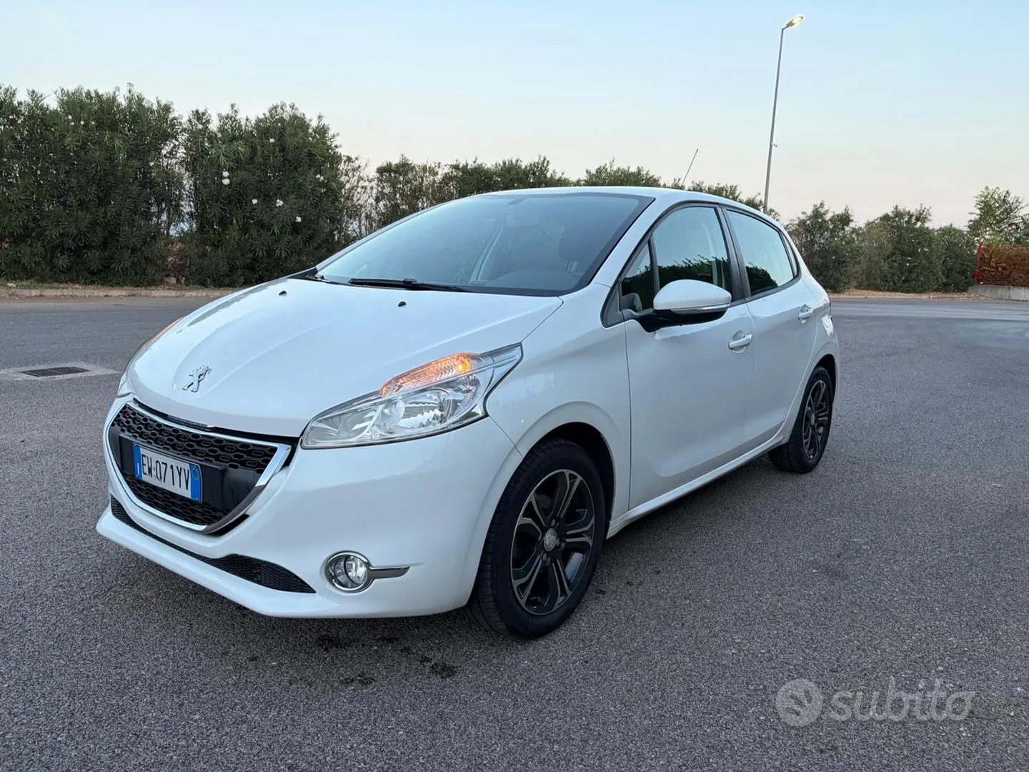 Peugeot 208 2014 photo 3