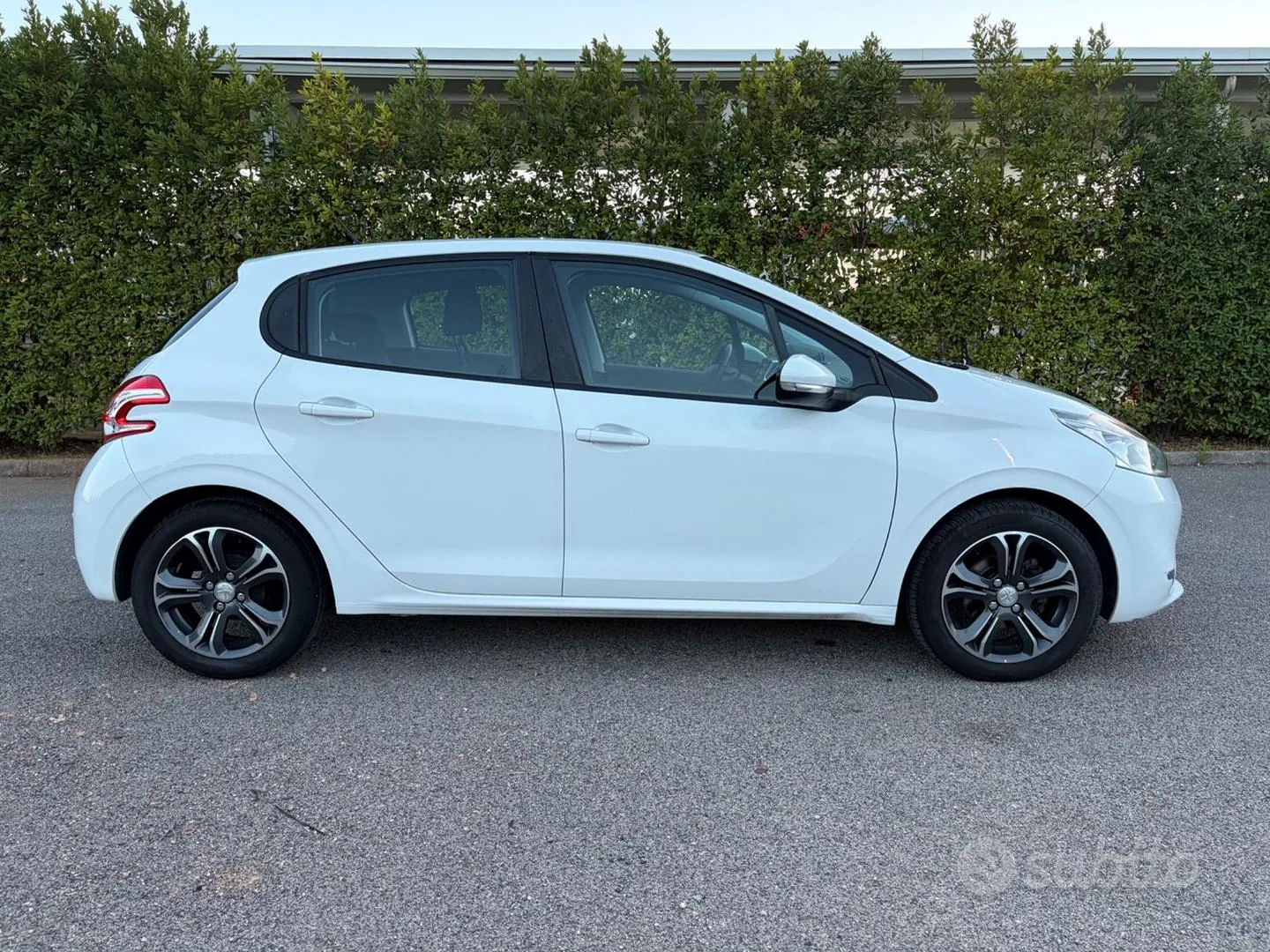 Peugeot 208 2014 photo 4