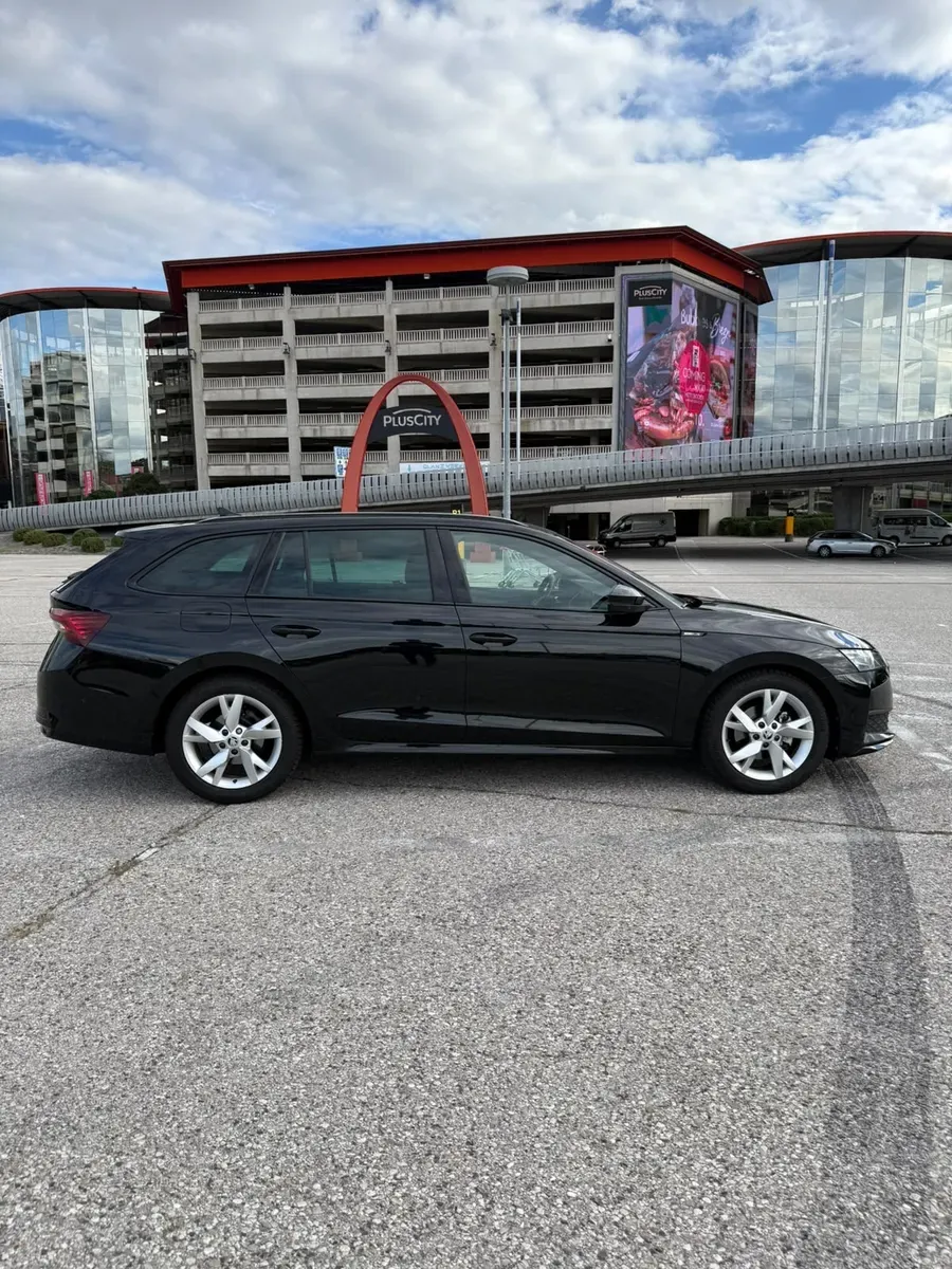 Skoda Octavia 2024 photo 2