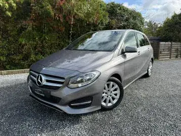 Mercedes-Benz B 180