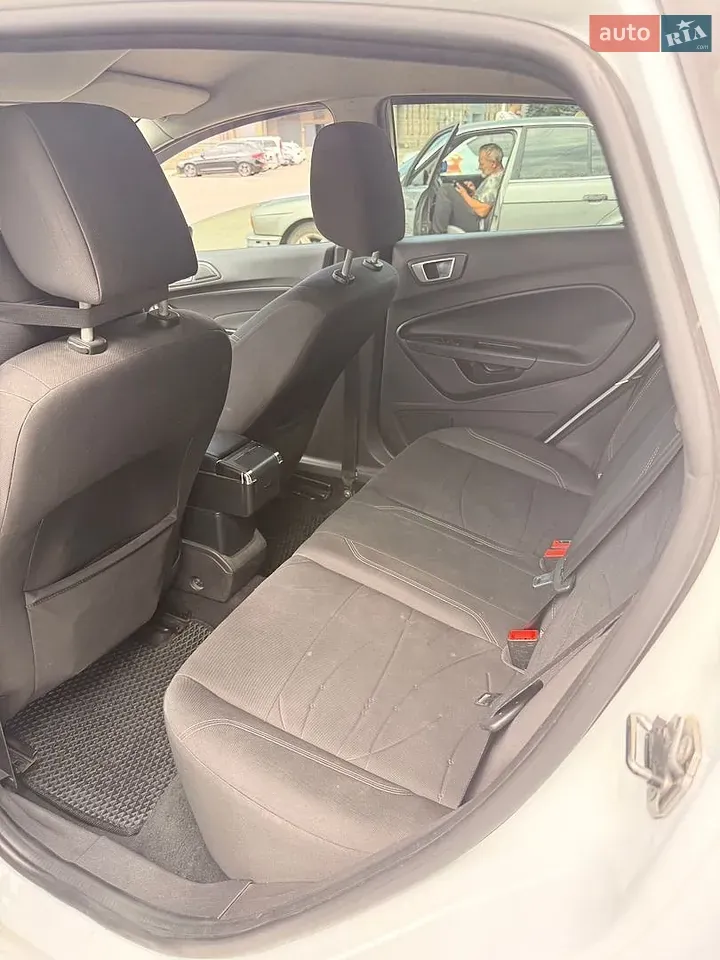 Ford Fiesta 2013 photo 2