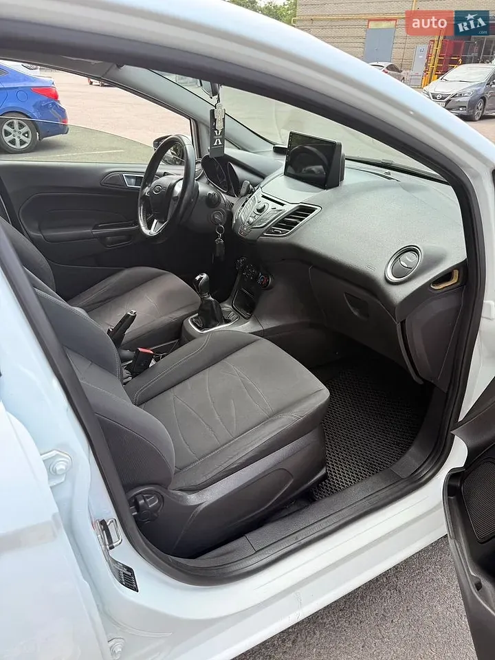 Ford Fiesta 2013 photo 4