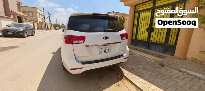 Kia Sedona 2017 photo 2