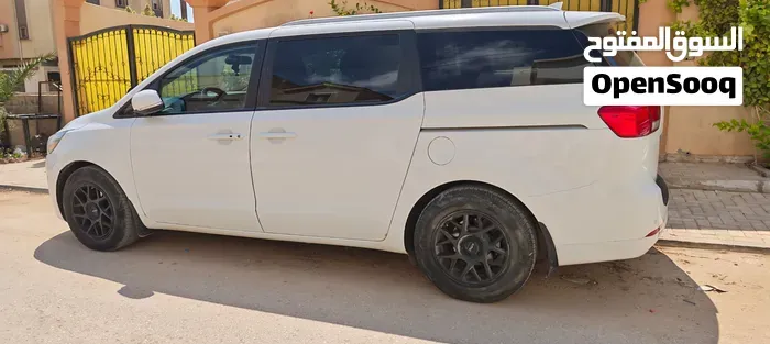 Kia Sedona 2017 photo 3