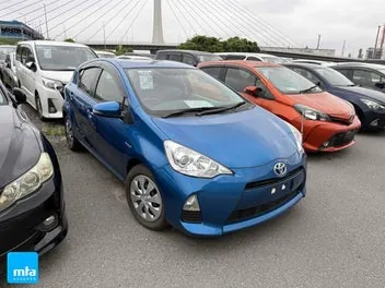 Toyota Aqua 2012 photo 2