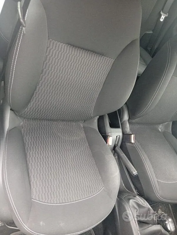 Peugeot 208 2017 photo 3
