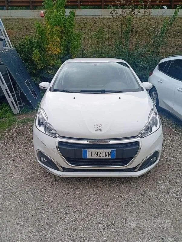 Peugeot 208 2017 photo 2