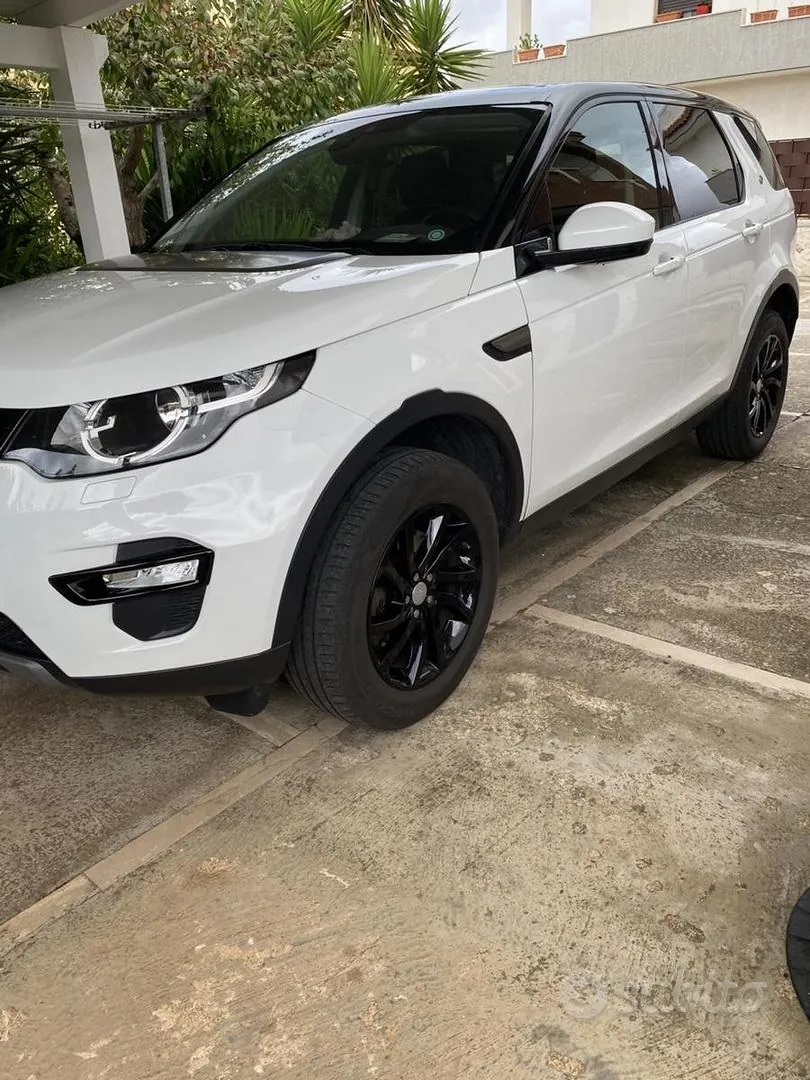 Land Rover Discovery Sport 2018 photo 2