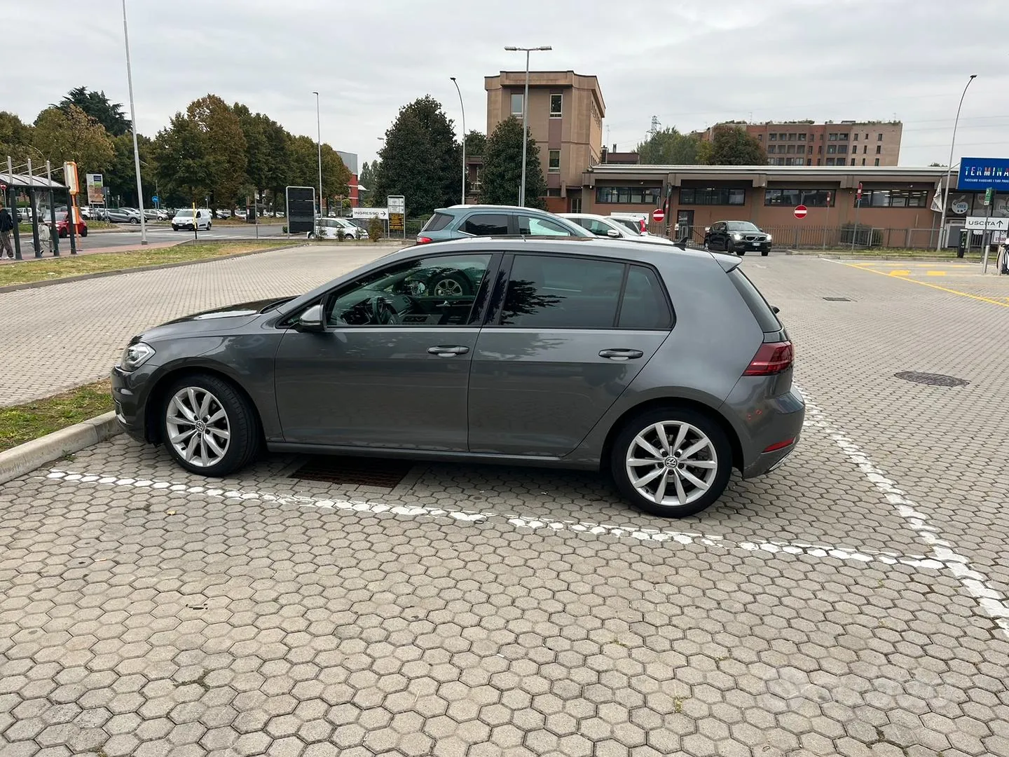 Volkswagen Golf 2018 photo 2