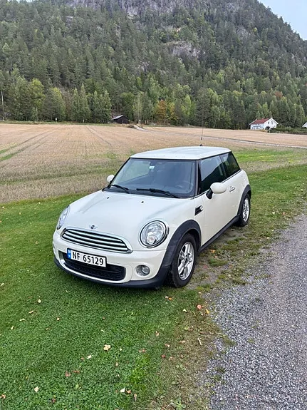 Mini One 2013 photo 2