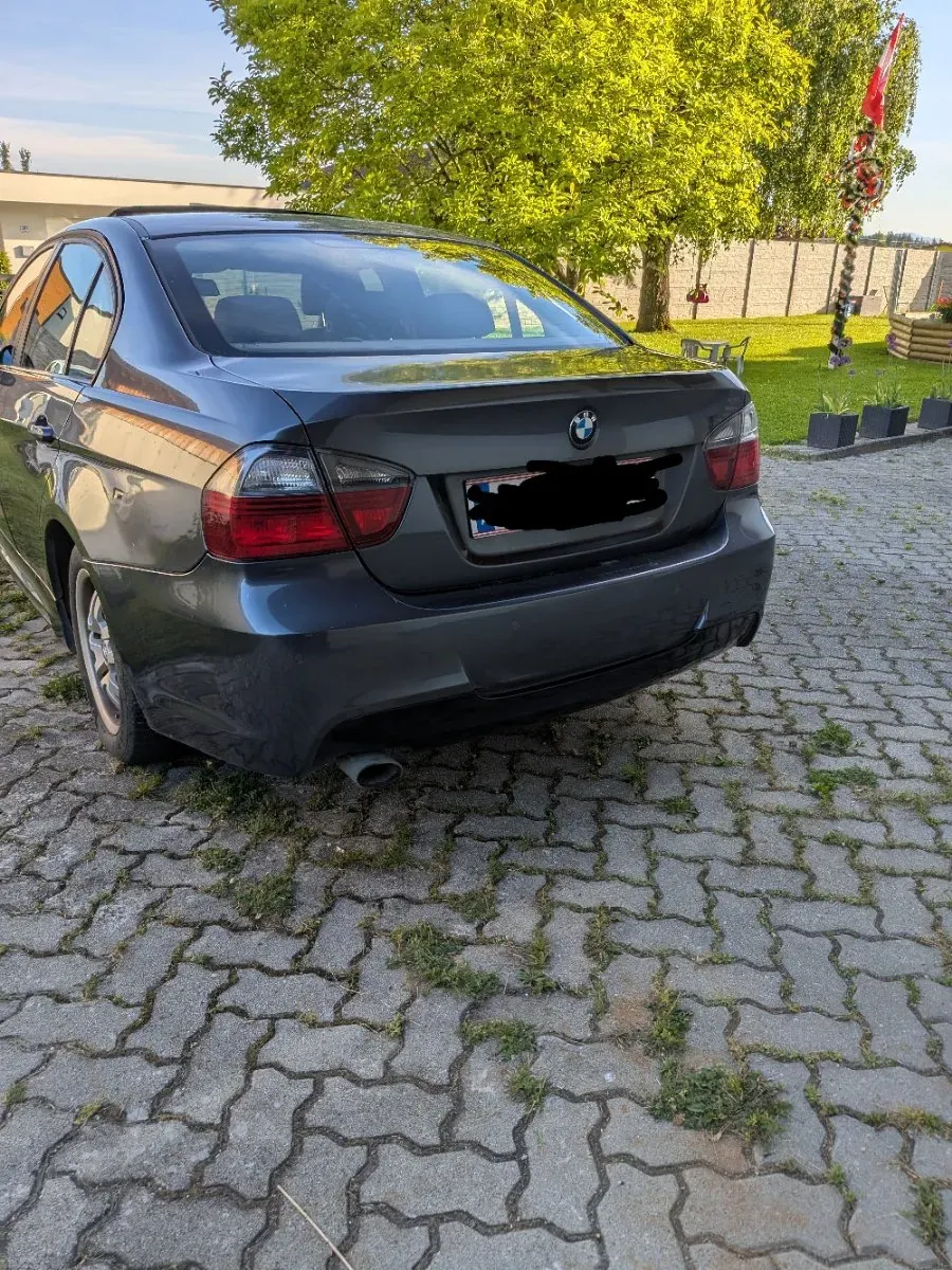 BMW 3 Series 2005 photo 2