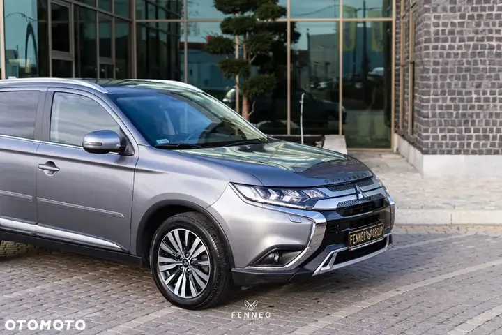Mitsubishi Outlander 2019 photo 2