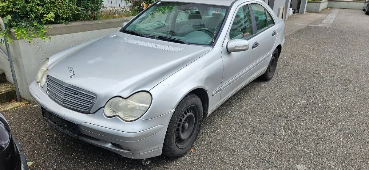 Mercedes-Benz C-Class 2003 photo 2