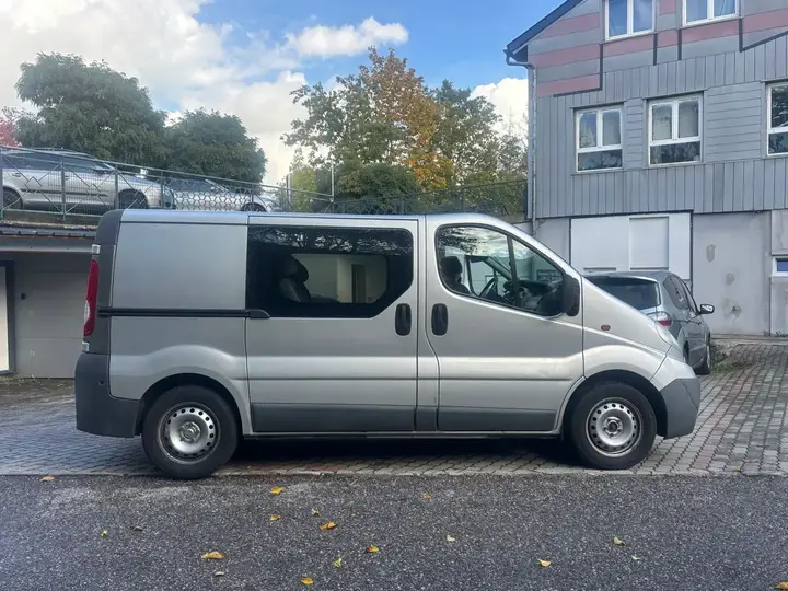 Opel Vivaro 2007 photo 2