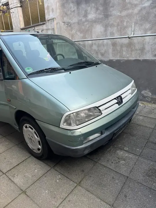 Peugeot 806